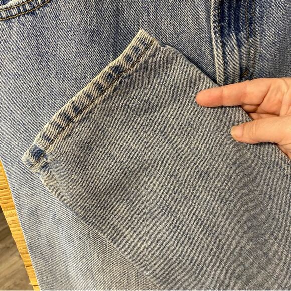 Women’s vintage Levi's 550 Light Blue relaxed tapered fit denim Jeans Y2K 12 - Picture 5 of 8